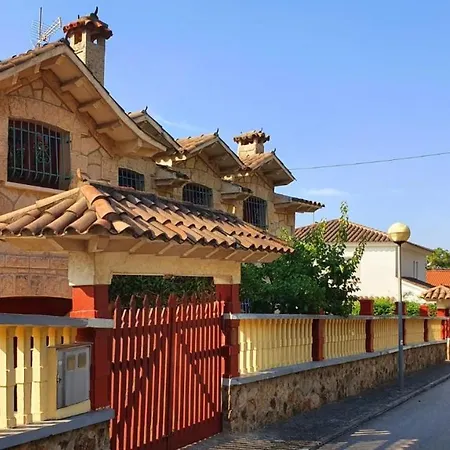 Sleeps 10 With Pool And Wifi *