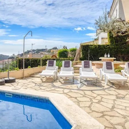 Sleeps 10 With Pool And Wifi Vila